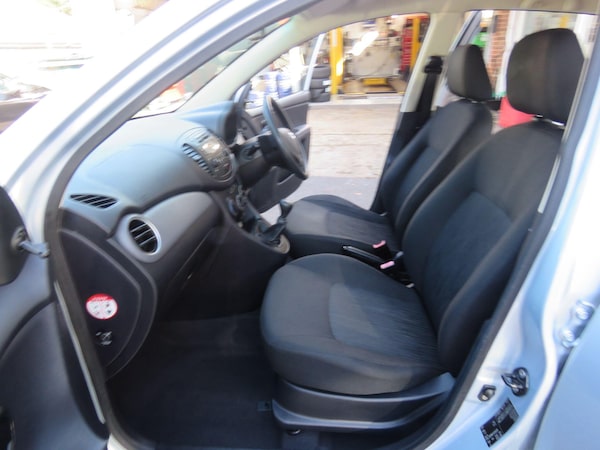Used Hyundai i10 2011 for sale - 76121912: Photo 56