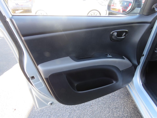 Used Hyundai i10 2011 for sale - 76121912: Photo 60