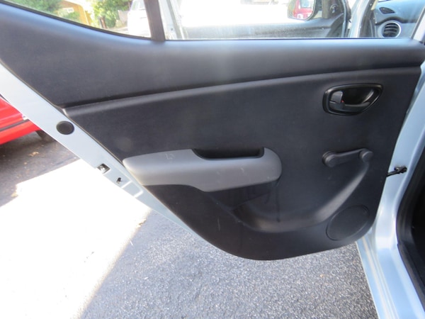 Used Hyundai i10 2011 for sale - 76121912: Photo 61