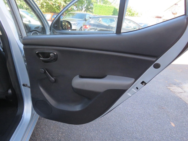 Used Hyundai i10 2011 for sale - 76121912: Photo 65