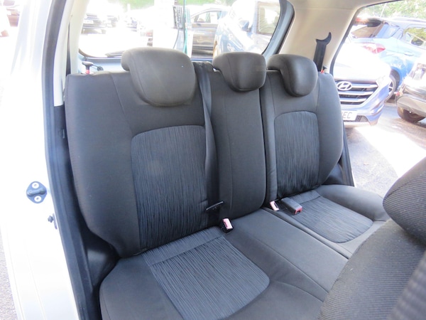 Used Hyundai i10 2011 for sale - 76121912: Photo 71