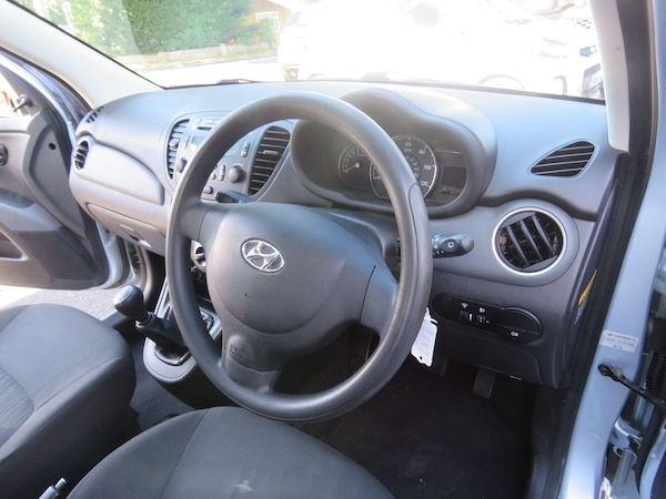 Used Hyundai i10 2011 for sale - 76121912: Photo 74