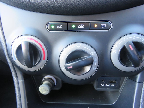 Used Hyundai i10 2011 for sale - 76121912: Photo 78