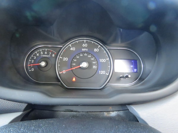 Used Hyundai i10 2011 for sale - 76121912: Photo 83