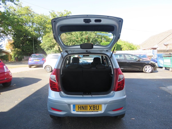 Used Hyundai i10 2011 for sale - 76121912: Photo 8