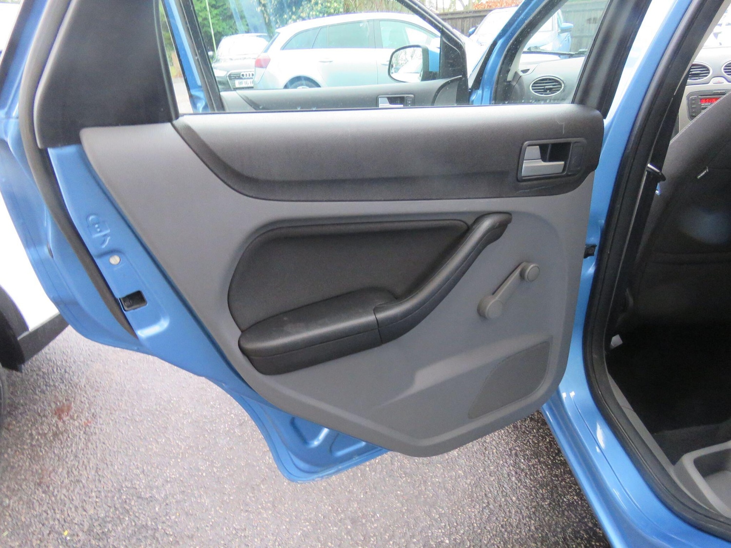 Used Ford Focus 2010 for sale - 77143057: Photo 11