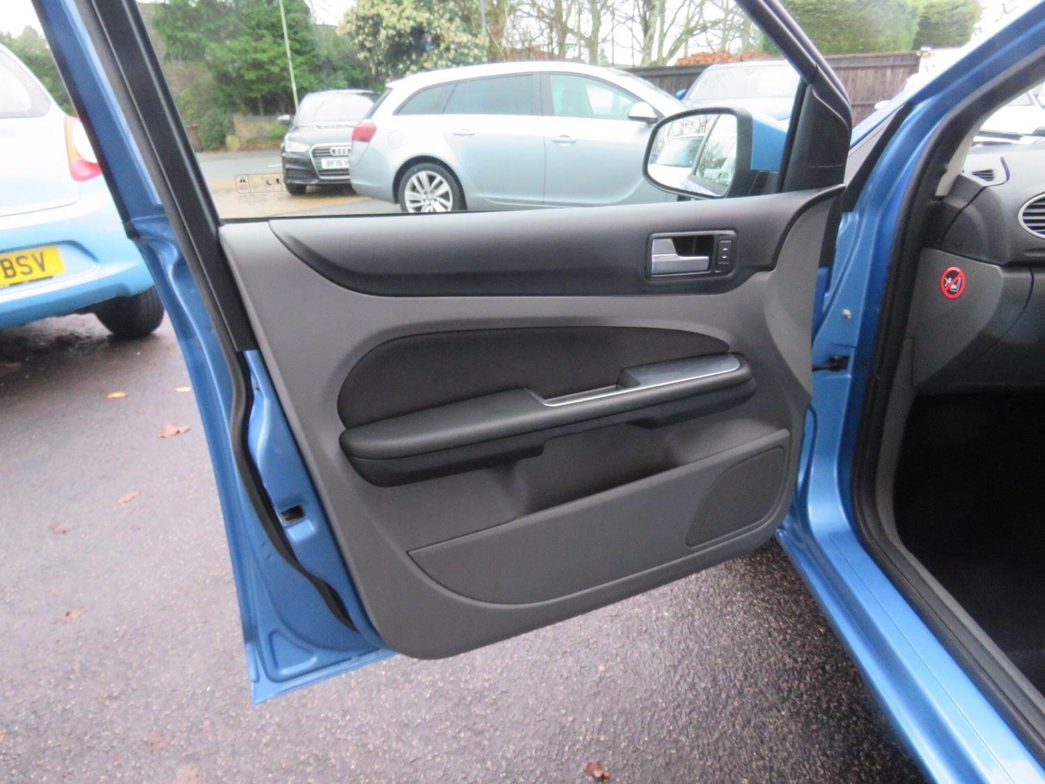 Used Ford Focus 2010 for sale - 77143057: Photo 13