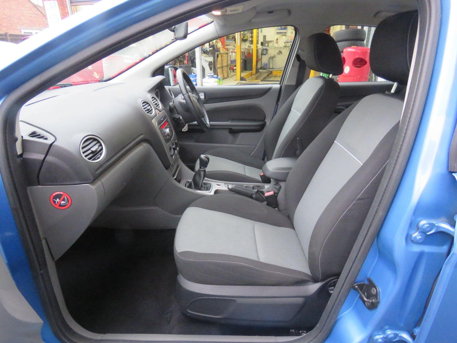 Used Ford Focus 2010 for sale - 77143057: Photo 7