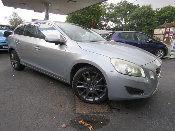 Used Volvo V60 2011 for sale - 75720564: Photo 2