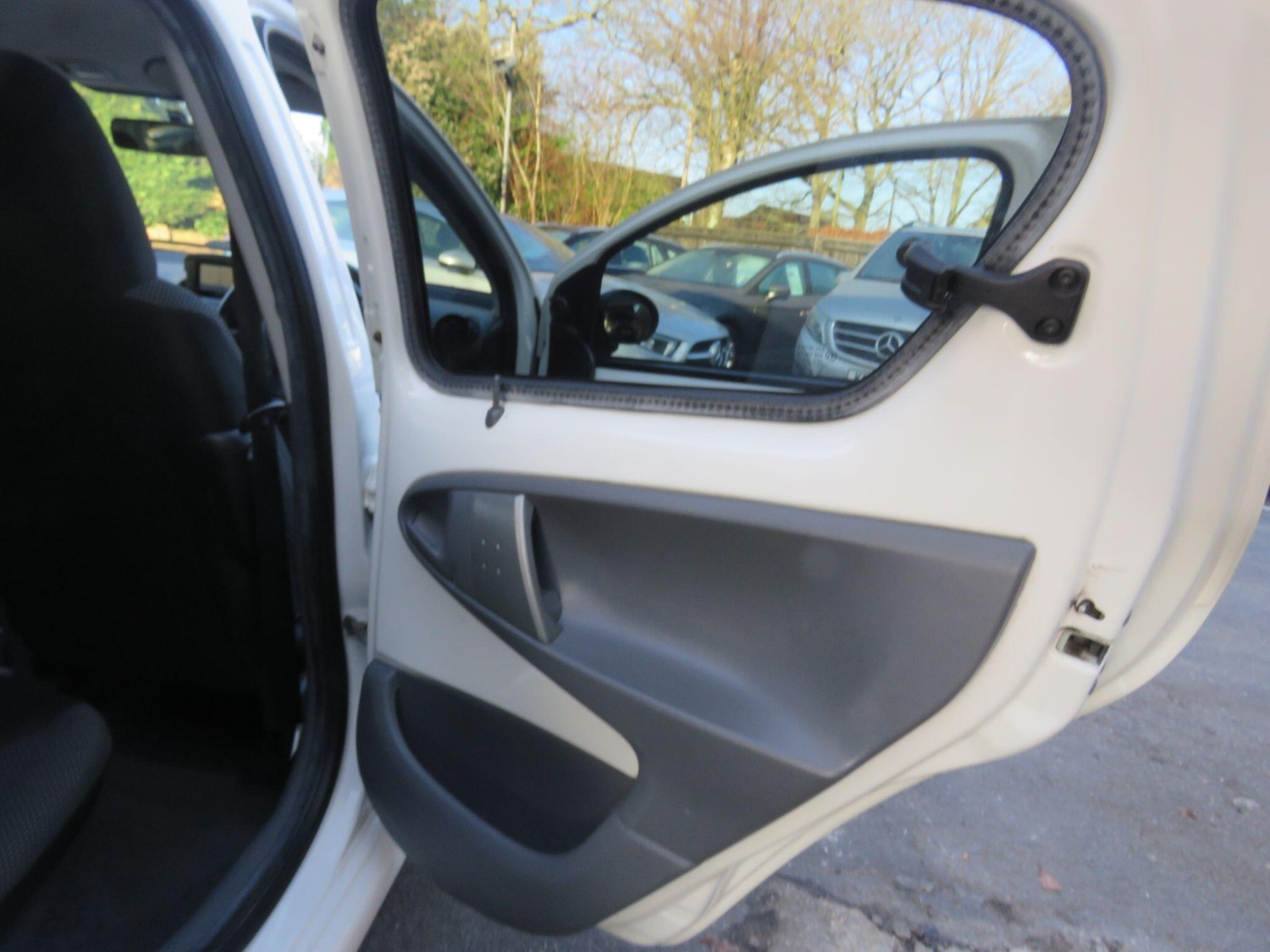 Used Toyota AYGO 2011 for sale - 77769780: Photo 33