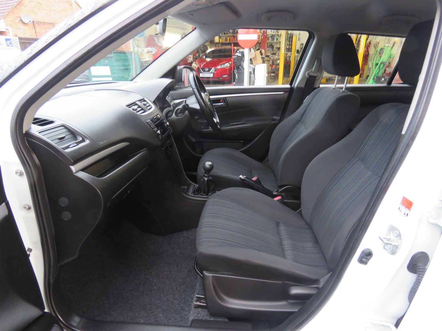 Used Suzuki Swift 2015 for sale - 76689958: Photo 8