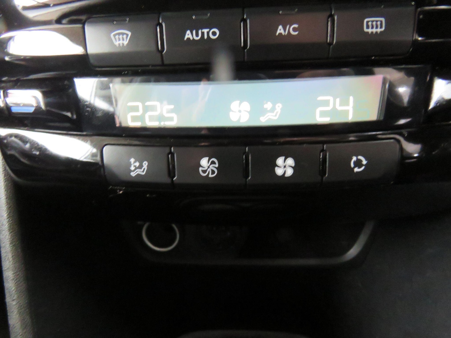 Used Peugeot 2008 2016 for sale - 77586519: Photo 76