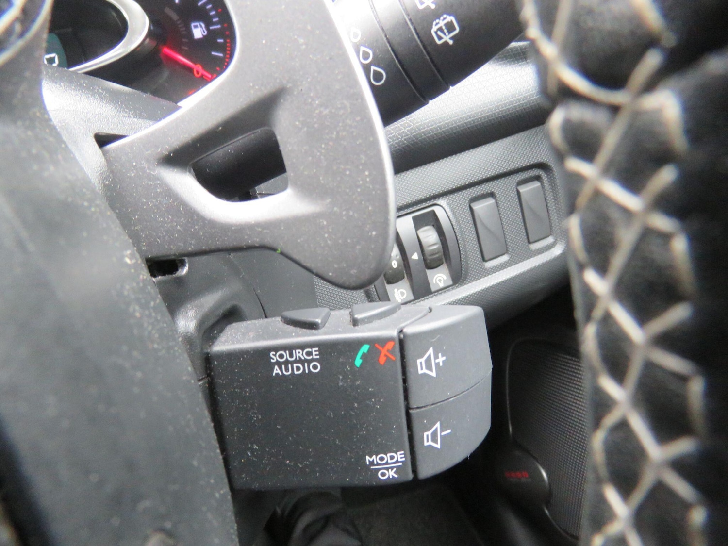 Used Renault Clio for sale - 77809120: Photo 42