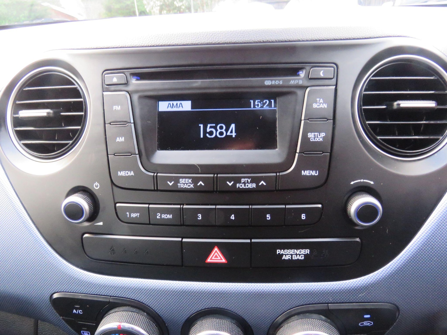 Used Hyundai i10 2014 for sale - 77229254: Photo 28