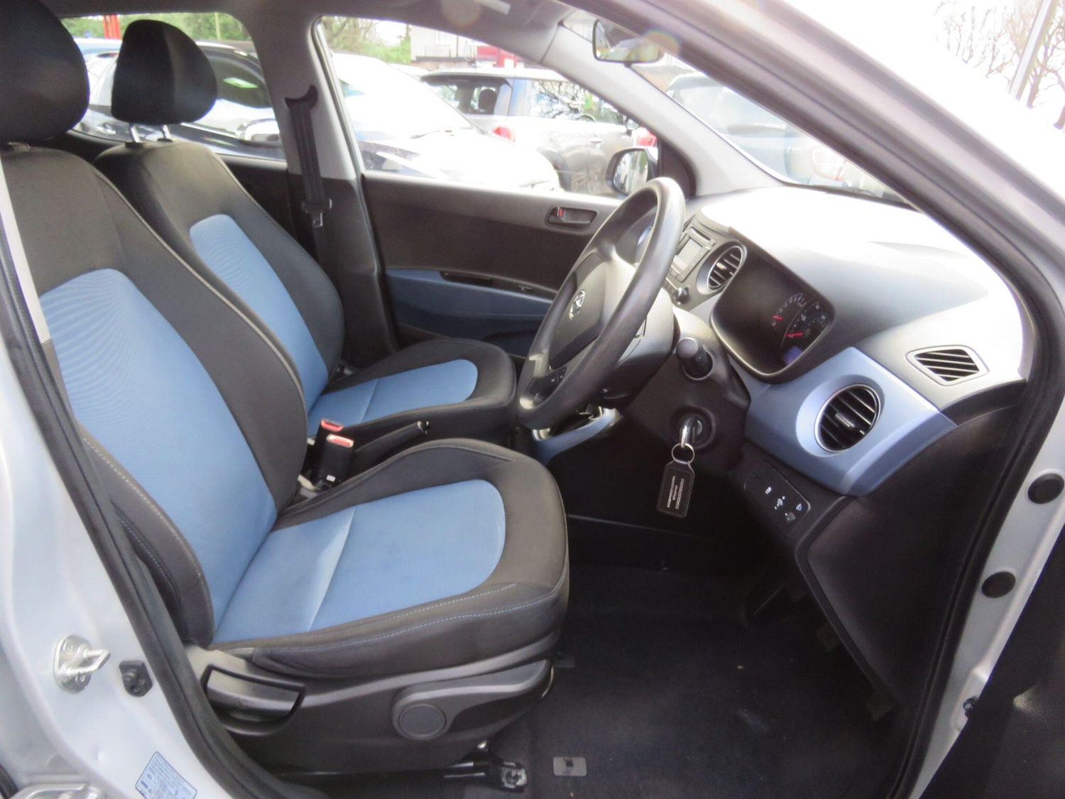 Used Hyundai i10 2014 for sale - 77229254: Photo 9