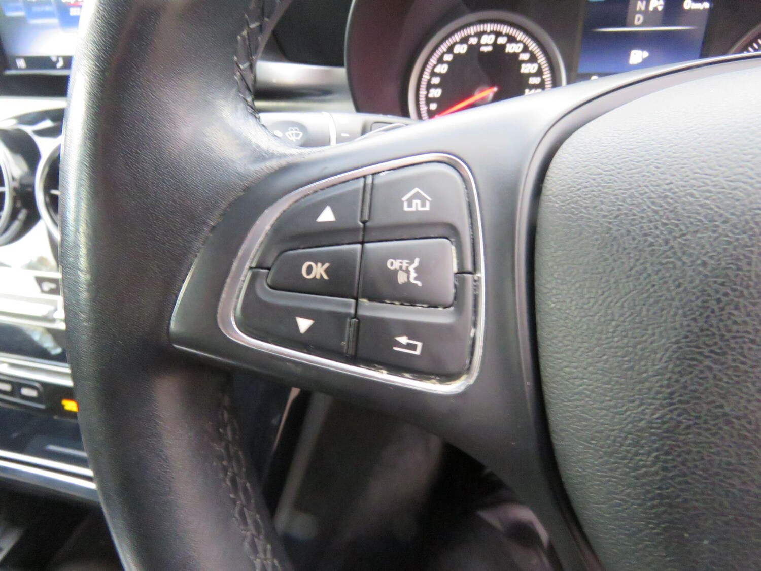 Used Mercedes-Benz C Class 2016 for sale - 76613275: Photo 35