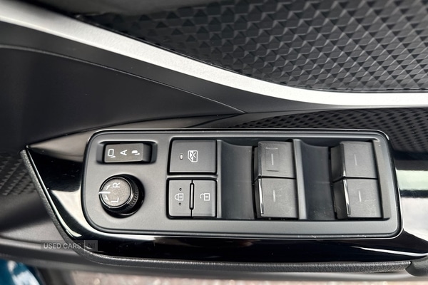 Used Toyota C-HR 2023 for sale - 77840213: Photo 12