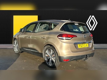 Used Renault Scenic 2017 for sale - 76683981: Photo
