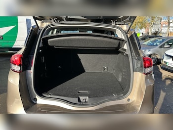 Used Renault Scenic 2017 for sale - 76683981: Photo