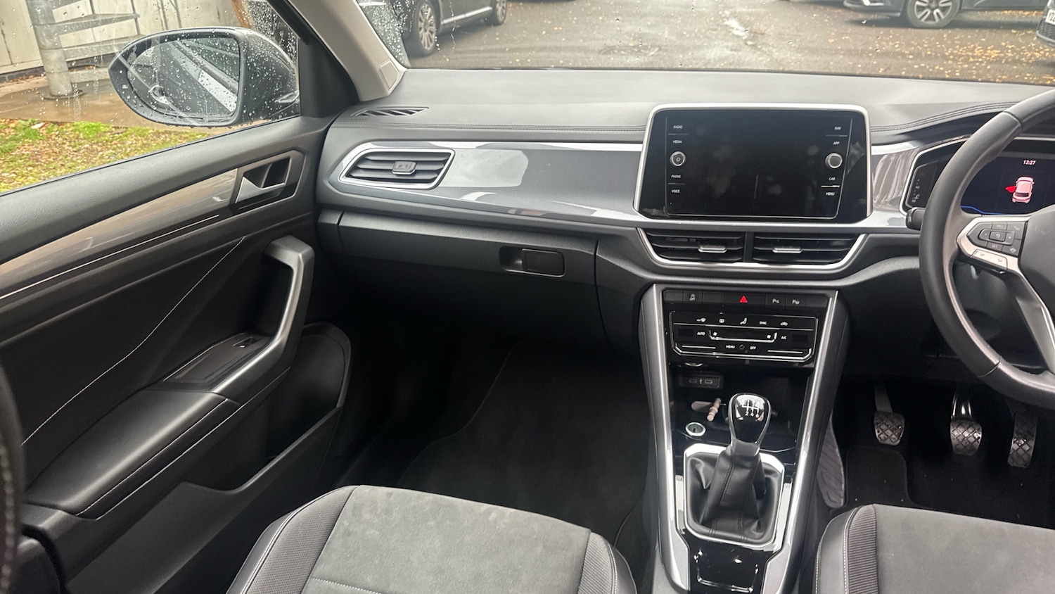 Used Volkswagen T-Roc 2023 for sale - 76531343: Photo 14