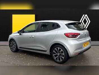 Used Renault Clio 2023 for sale - 76518432: Photo