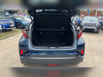 Used Toyota C-HR 2023 for sale - 78510590: Photo