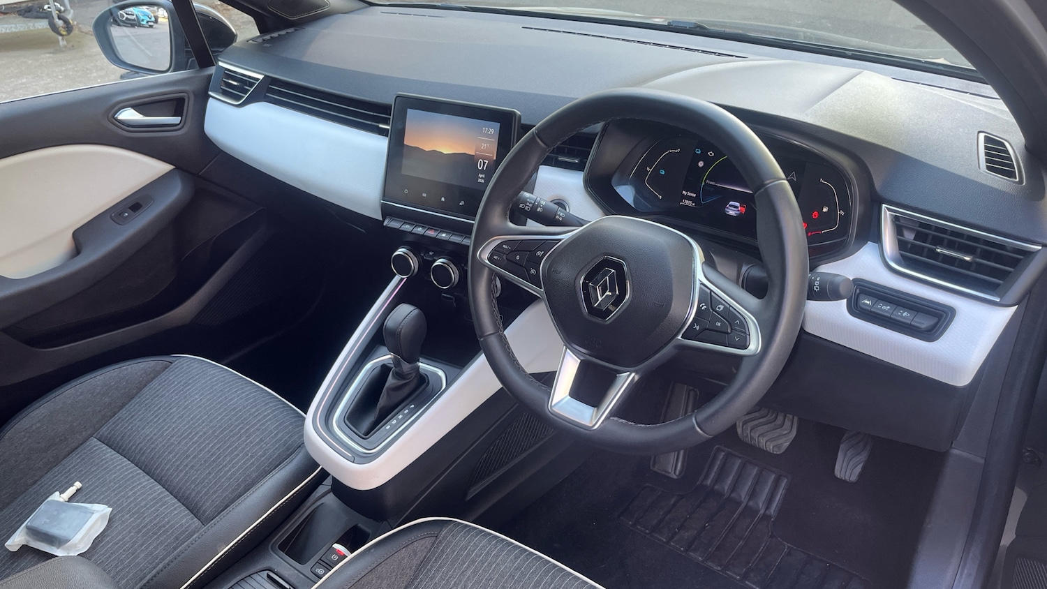 Used Renault Clio 2023 for sale - 78177419: Photo 11