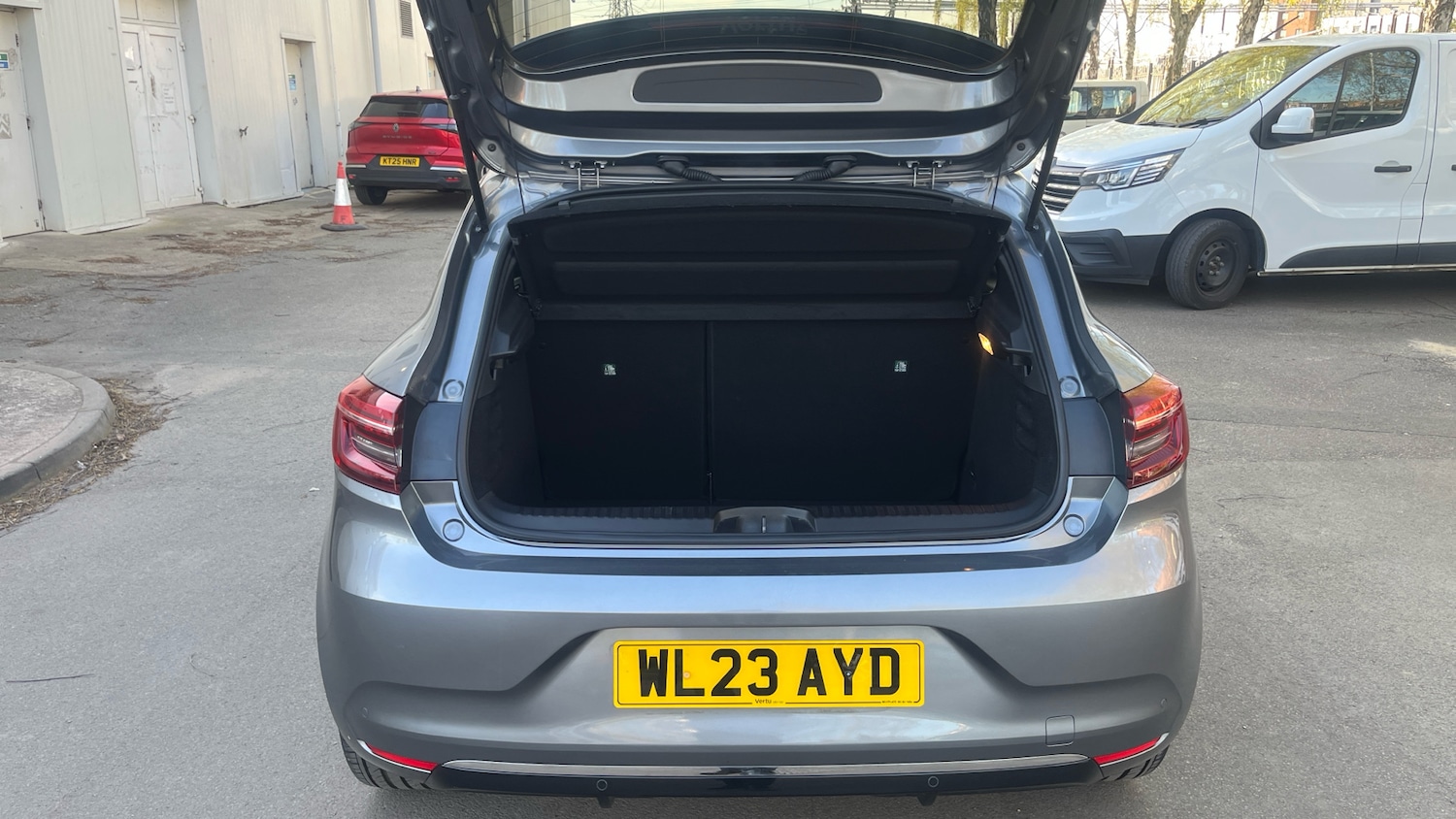 Used Renault Clio 2023 for sale - 78177419: Photo 4