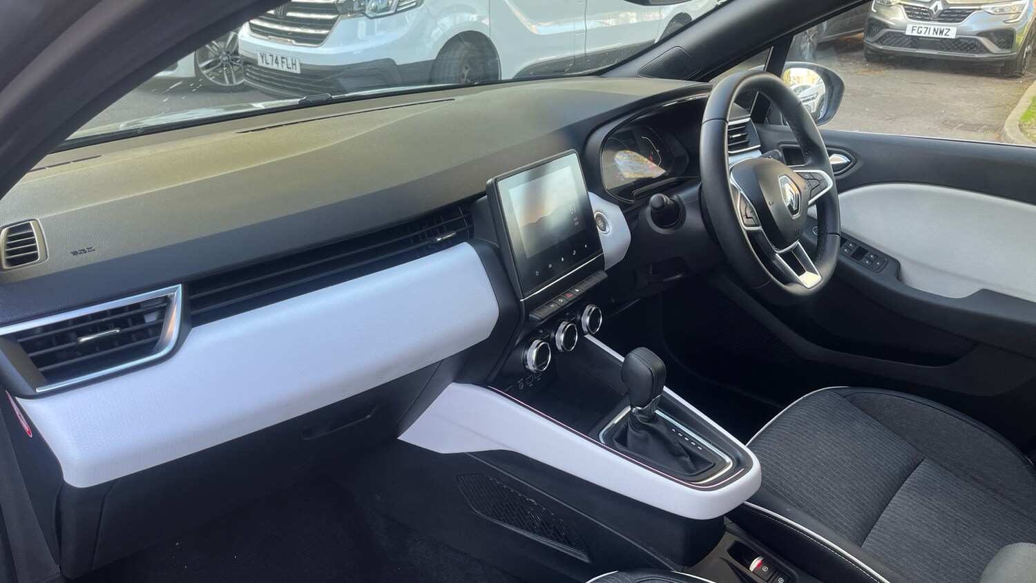 Used Renault Clio 2023 for sale - 78177419: Photo 9