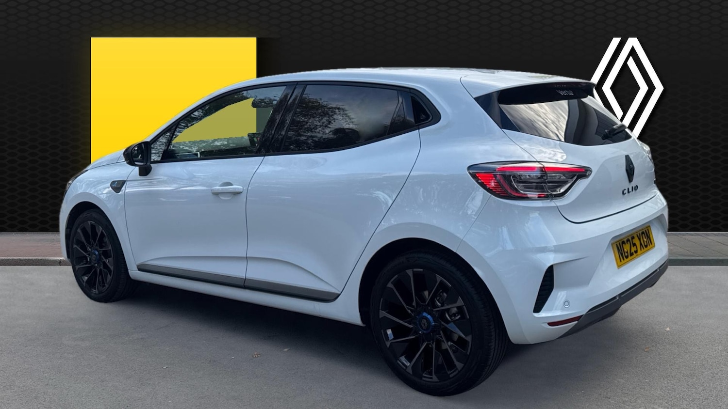 Used Renault Clio 2025 for sale - 76146443: Photo 2