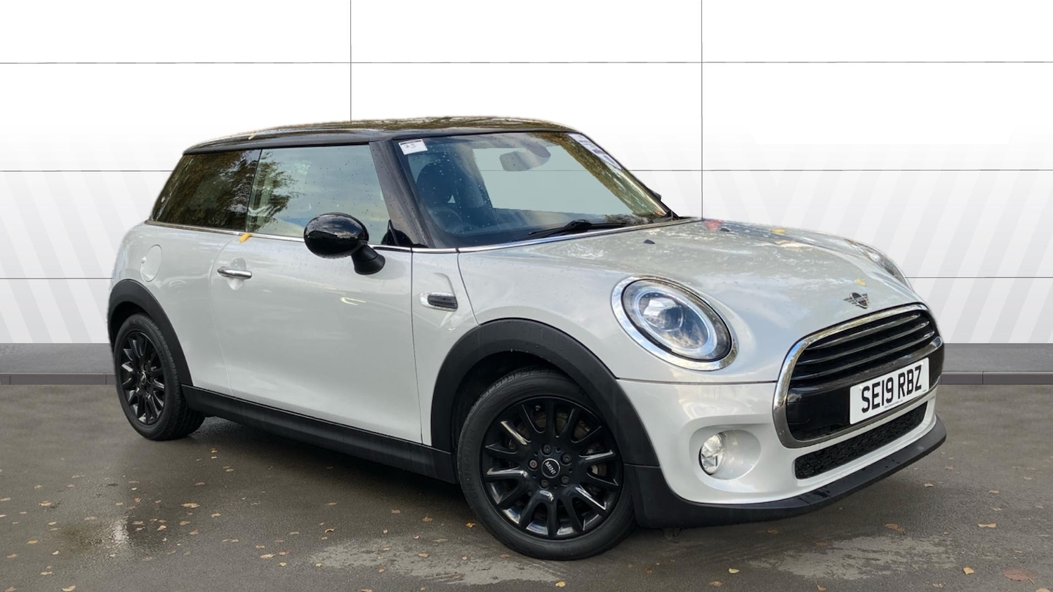 Used MINI Hatch 2019 for sale - 76519255: Photo 1