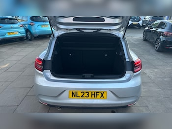 Used Renault Clio 2023 for sale - 77819519: Photo