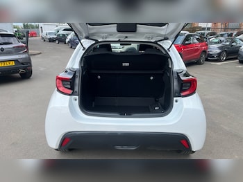Used Toyota Yaris 2024 for sale - 78932616: Photo