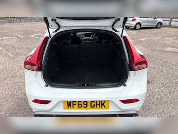 Used Volvo V40 2019 for sale - 79477977: Photo