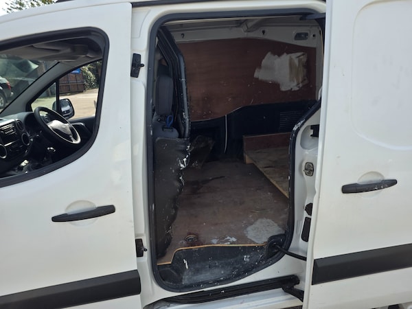 Used Peugeot Partner 2015 for sale - 76130345: Photo 11