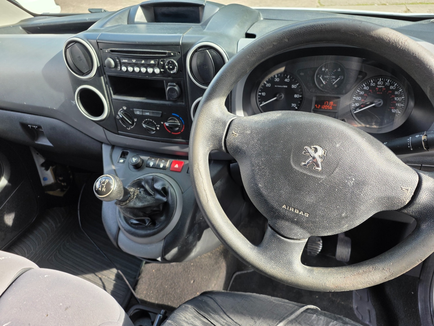 Used Peugeot Partner 2015 for sale - 76130345: Photo 8