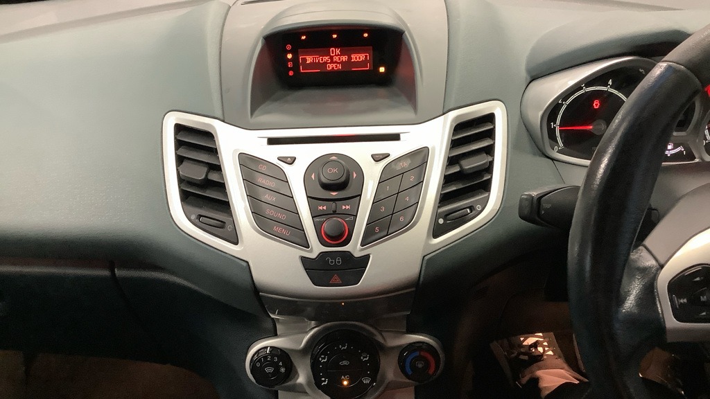 Used Ford Fiesta 2010 for sale - 77204914: Photo 11