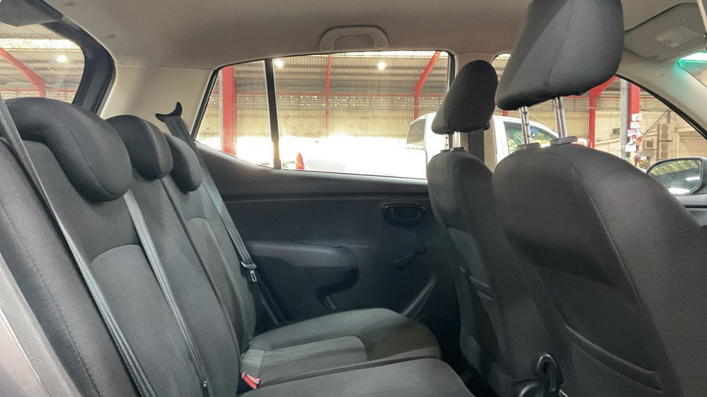 Used Hyundai i10 2011 for sale - 77020659: Photo 8