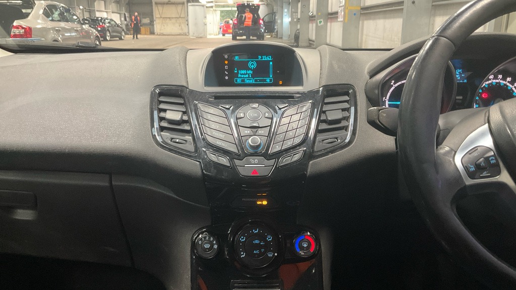 Used Ford Fiesta 2015 for sale - 76527435: Photo 11