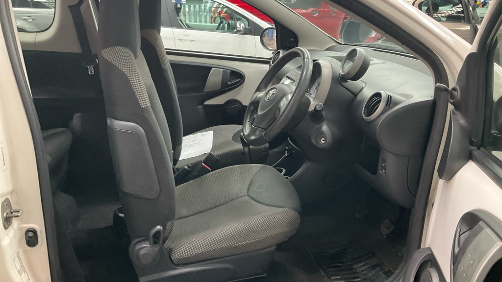 Used Toyota AYGO 2012 for sale - 76527445: Photo 8