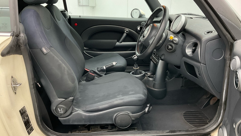Used MINI Convertible 2006 for sale - 76397262: Photo 9
