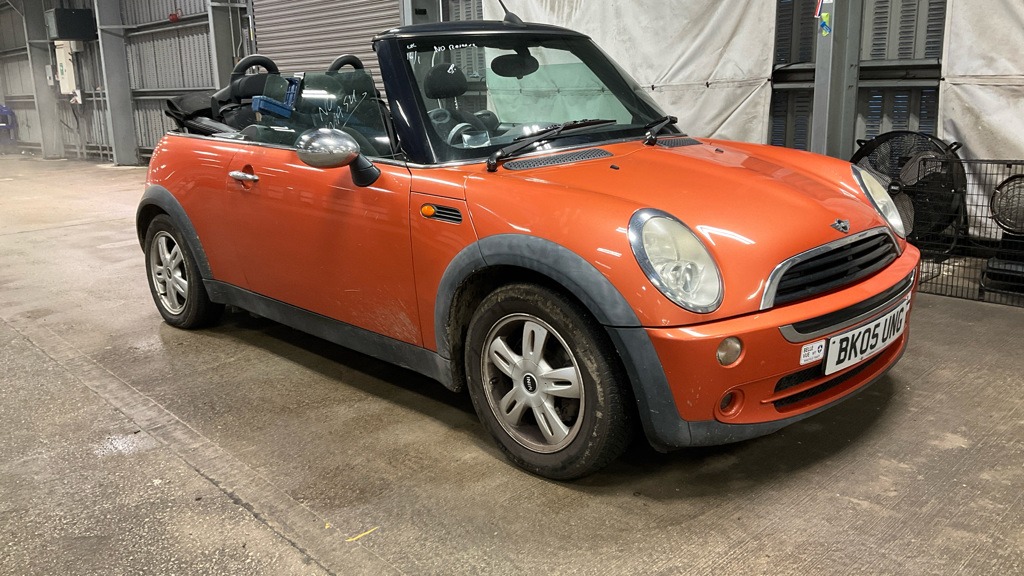 Used MINI Convertible 2005 for sale - 77277693: Photo 2