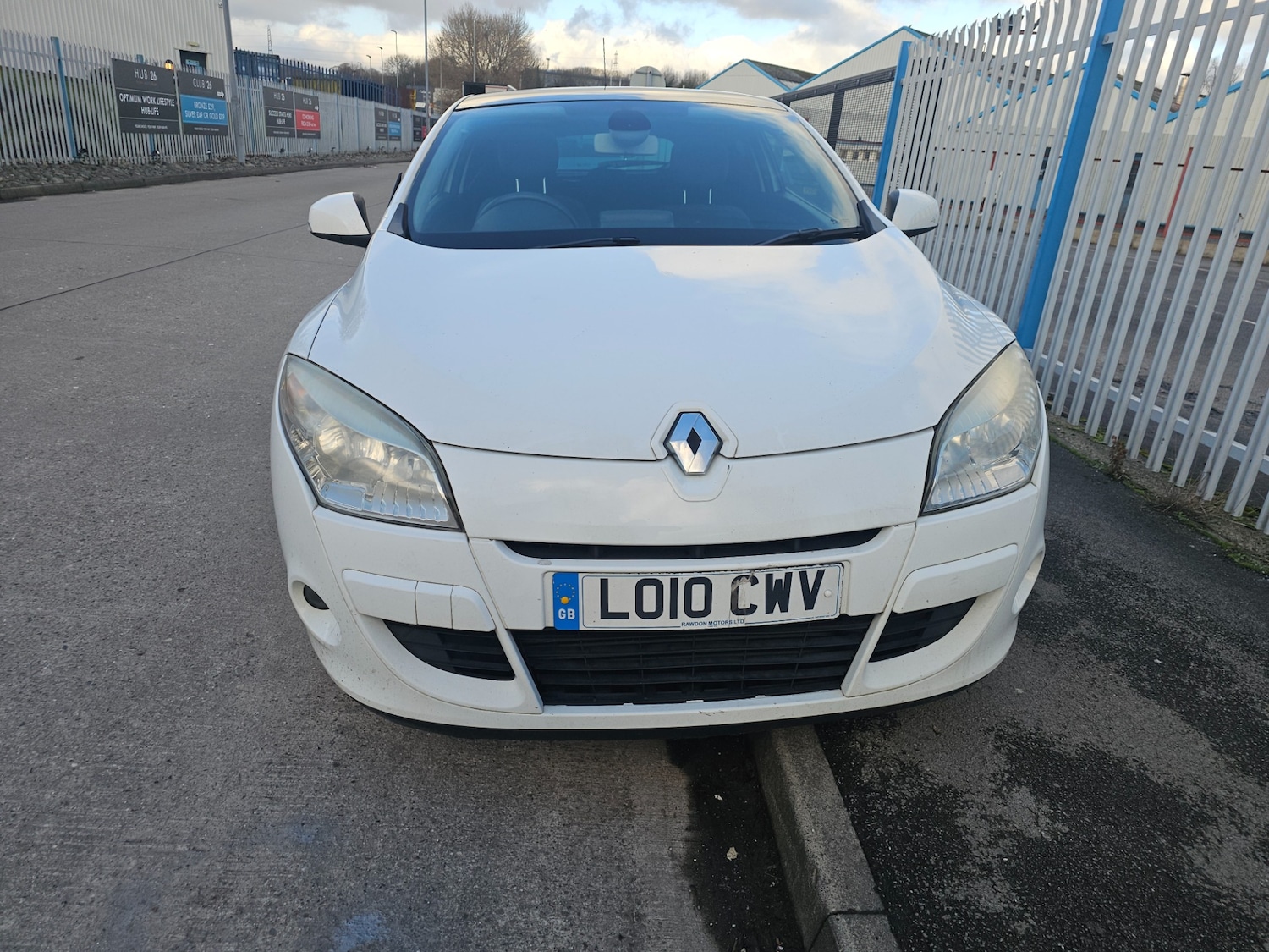 Used Renault Megane 2010 for sale - 77312901: Photo 2