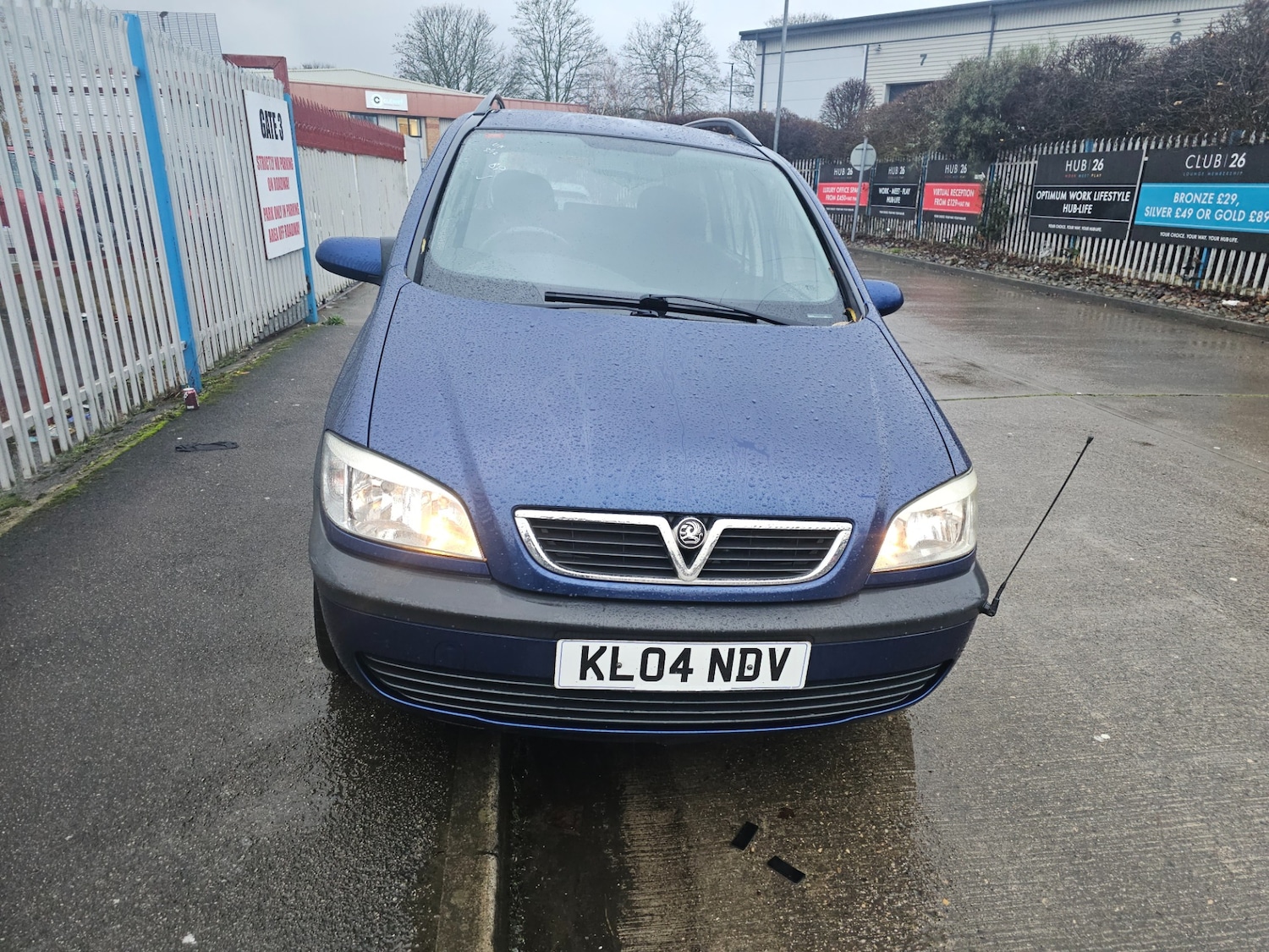 Used Vauxhall Zafira 2004 for sale - 76925326: Photo 2