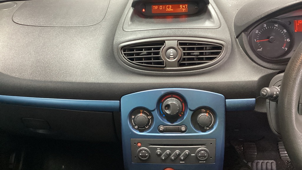 Used Renault Clio 2009 for sale - 77277650: Photo 11