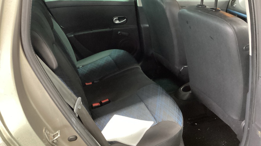 Used Renault Clio 2009 for sale - 77277650: Photo 8