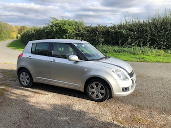 Used Suzuki Swift 2010 for sale - 76020115: Photo