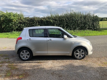 Used Suzuki Swift 2010 for sale - 76020115: Photo