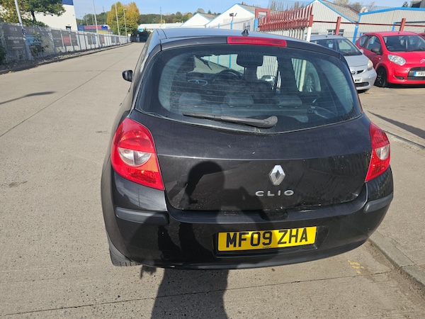 Used Renault Clio 2009 for sale - 76243925: Photo 5
