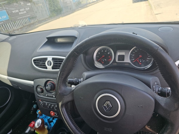 Used Renault Clio 2009 for sale - 76243925: Photo 7